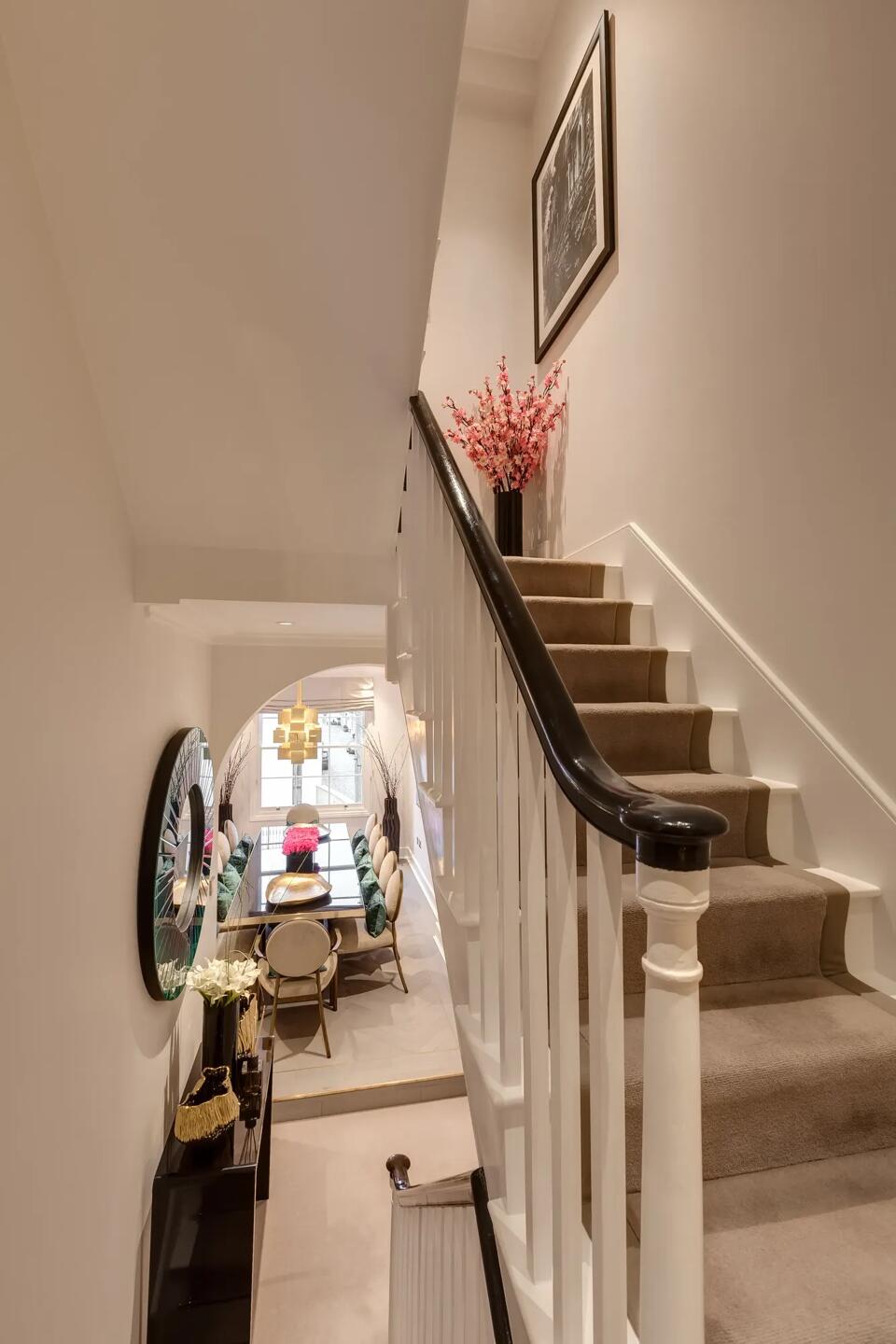 Belgravian Courtyard Gallery Image 4