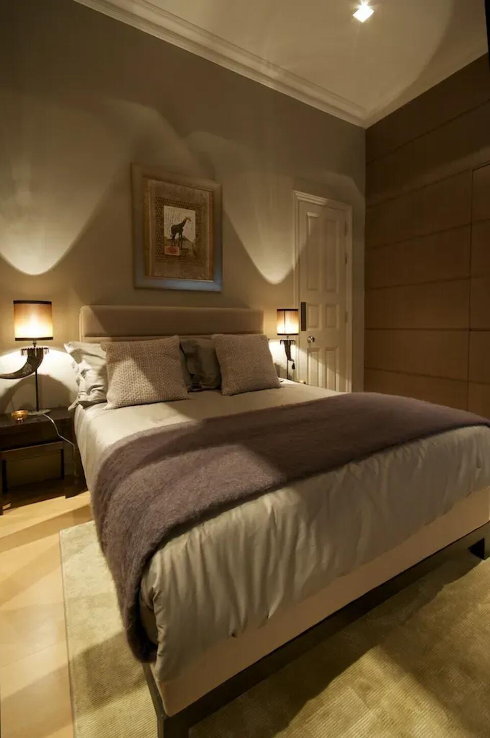 Cadogan Nights Gallery Image 4