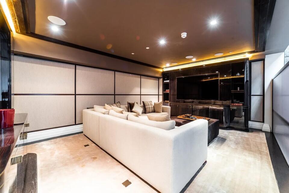 Knightsbridge Tales Gallery Image 5