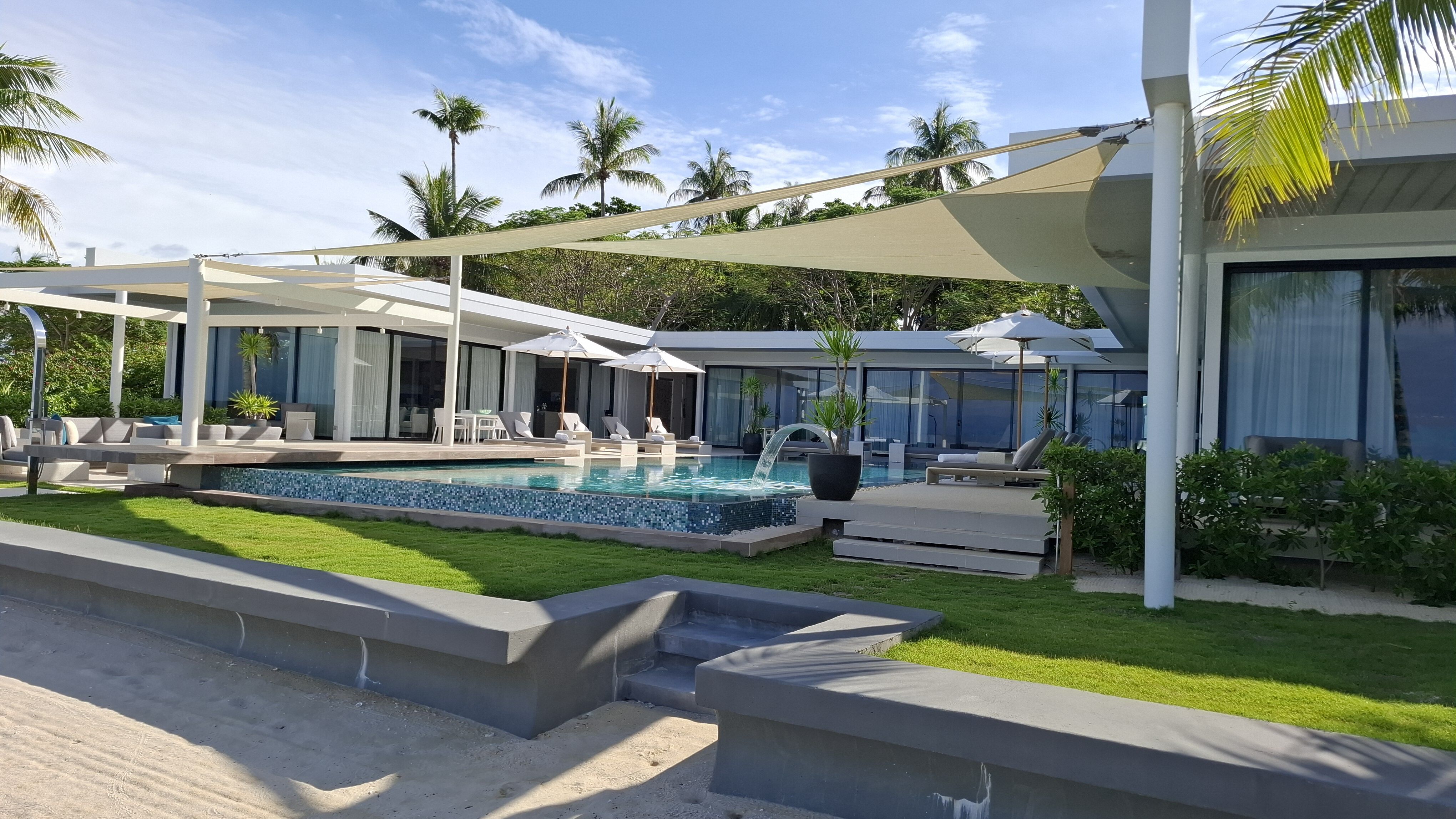 luxurious-private-island-villa-image-2
