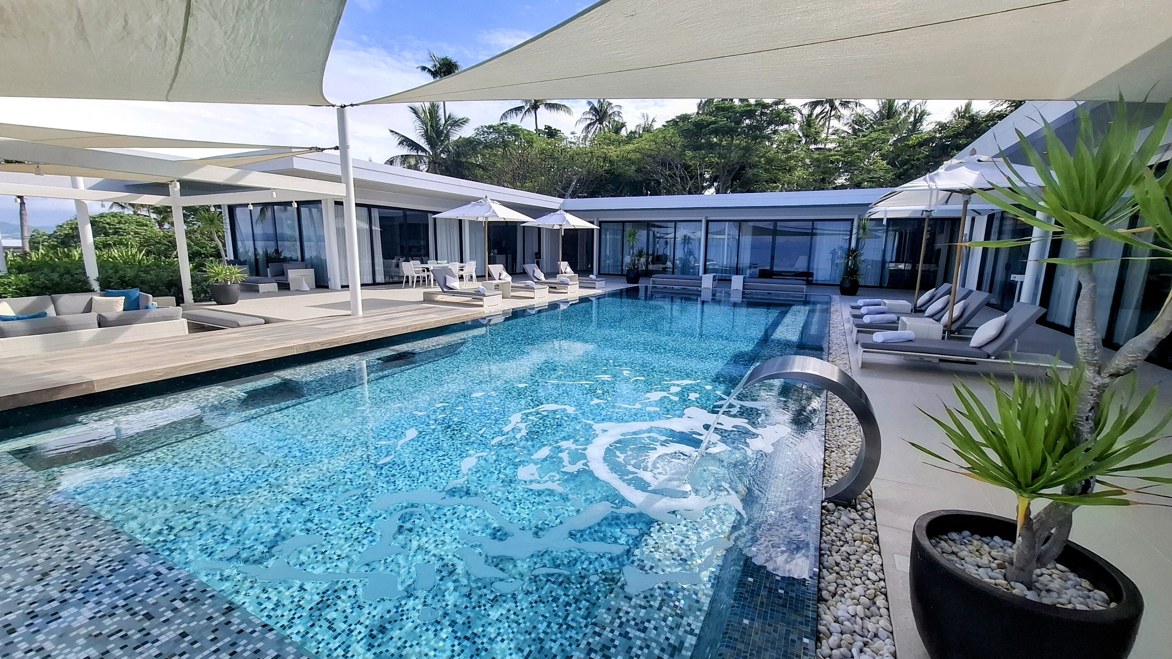 luxurious-private-island-villa-image-5