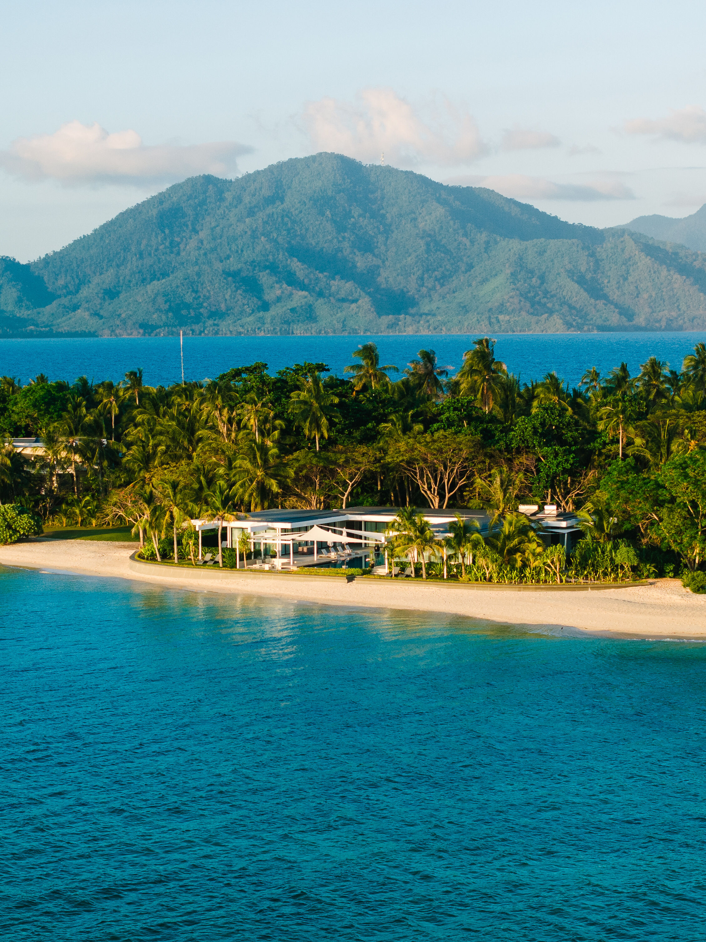 luxurious-private-island-villa-image-9
