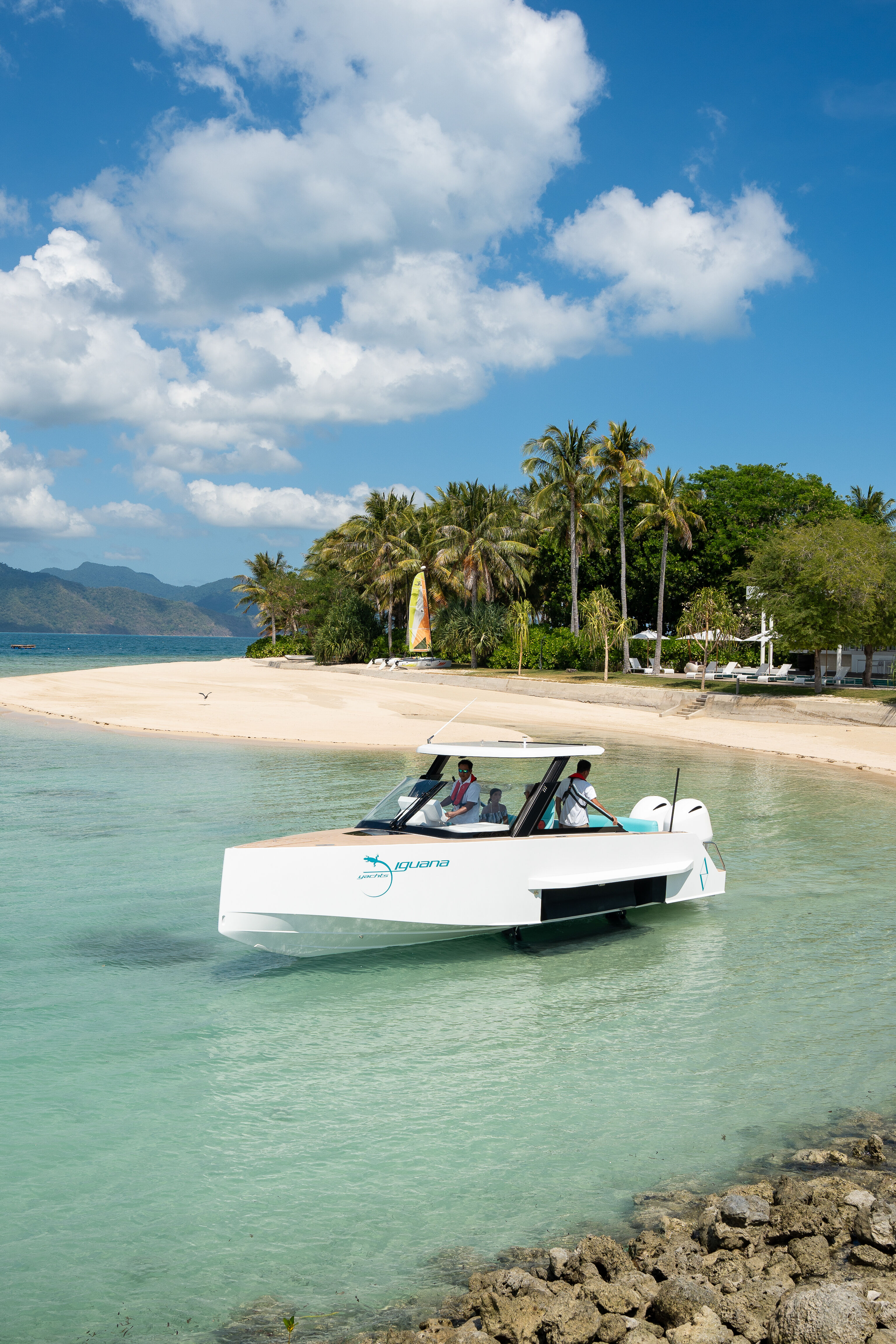 luxurious-private-island-villa-image-10
