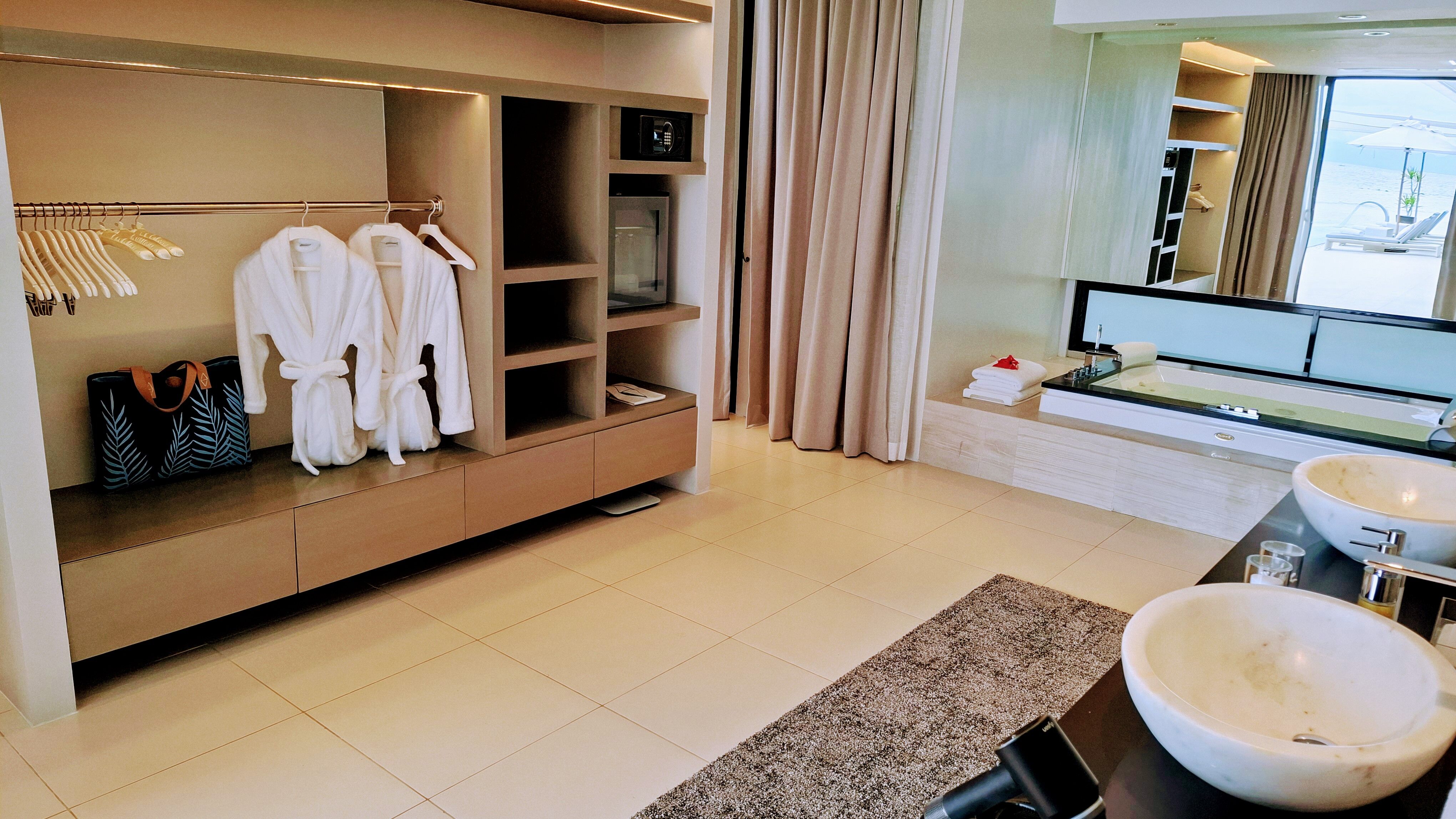 Luxurious Private Island Villa Gallary Image 3