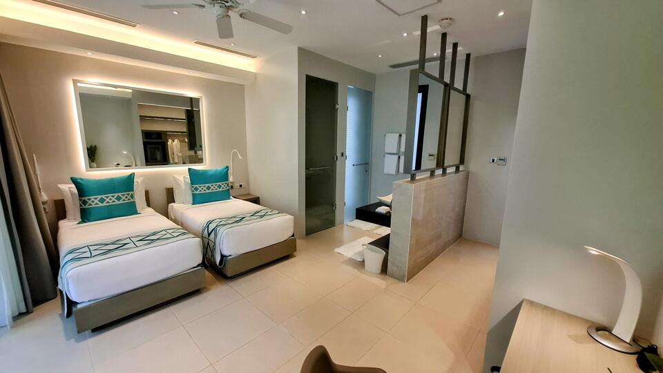 Luxurious Private Island Villa Gallery Image 5