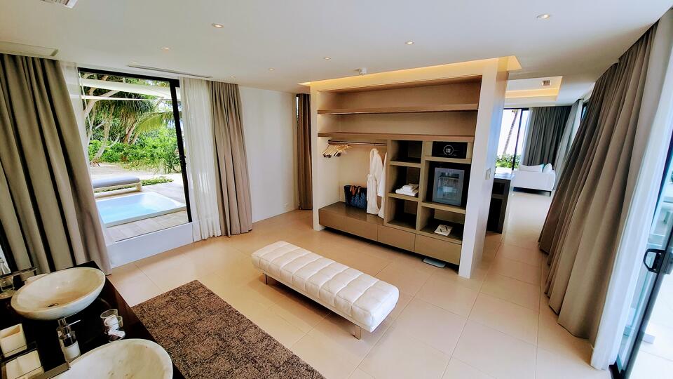 Luxurious Private Island Villa Gallery Image 1