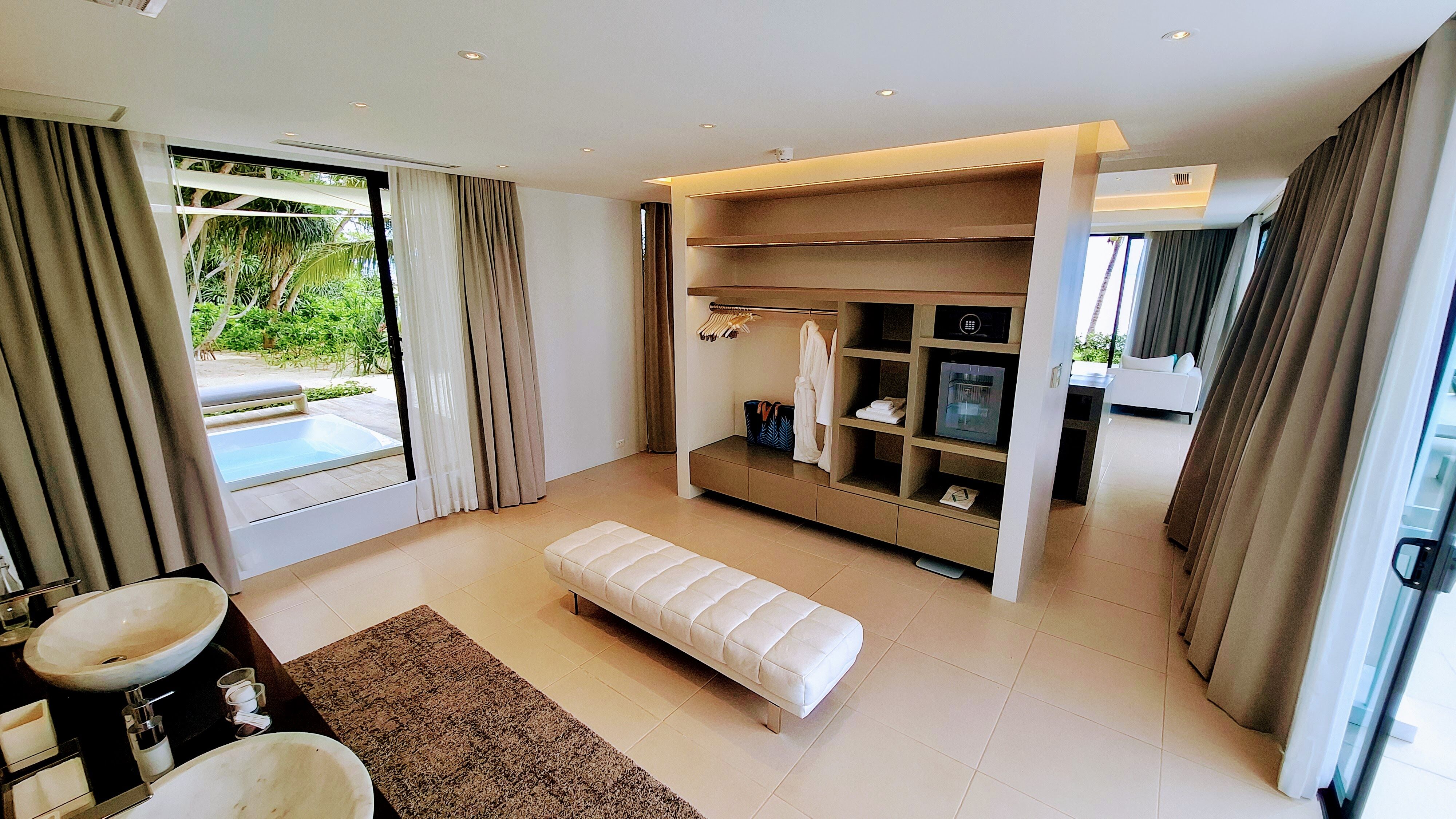 Luxurious Private Island Villa Gallary Image 1