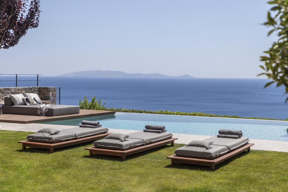 Hilaria Gallery Image 1