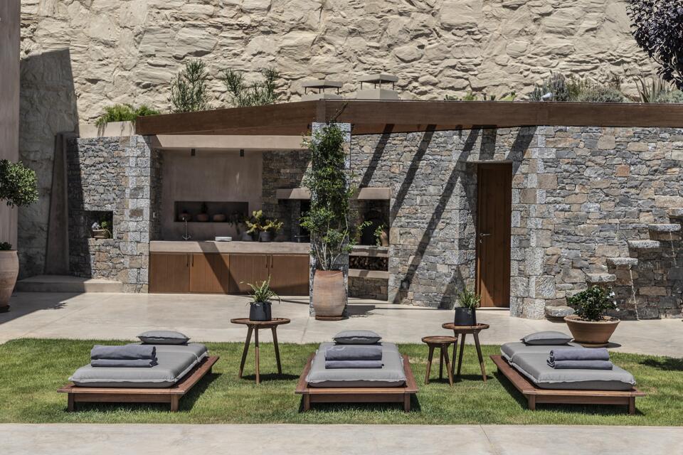 Hilaria Gallery Image 5