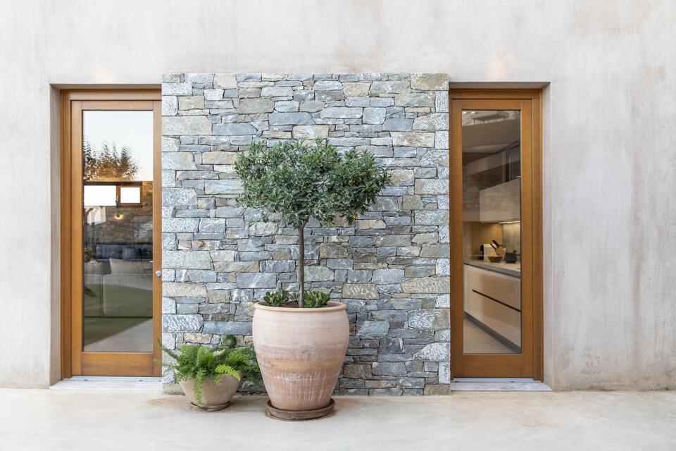 Hilaria Gallery Image 1