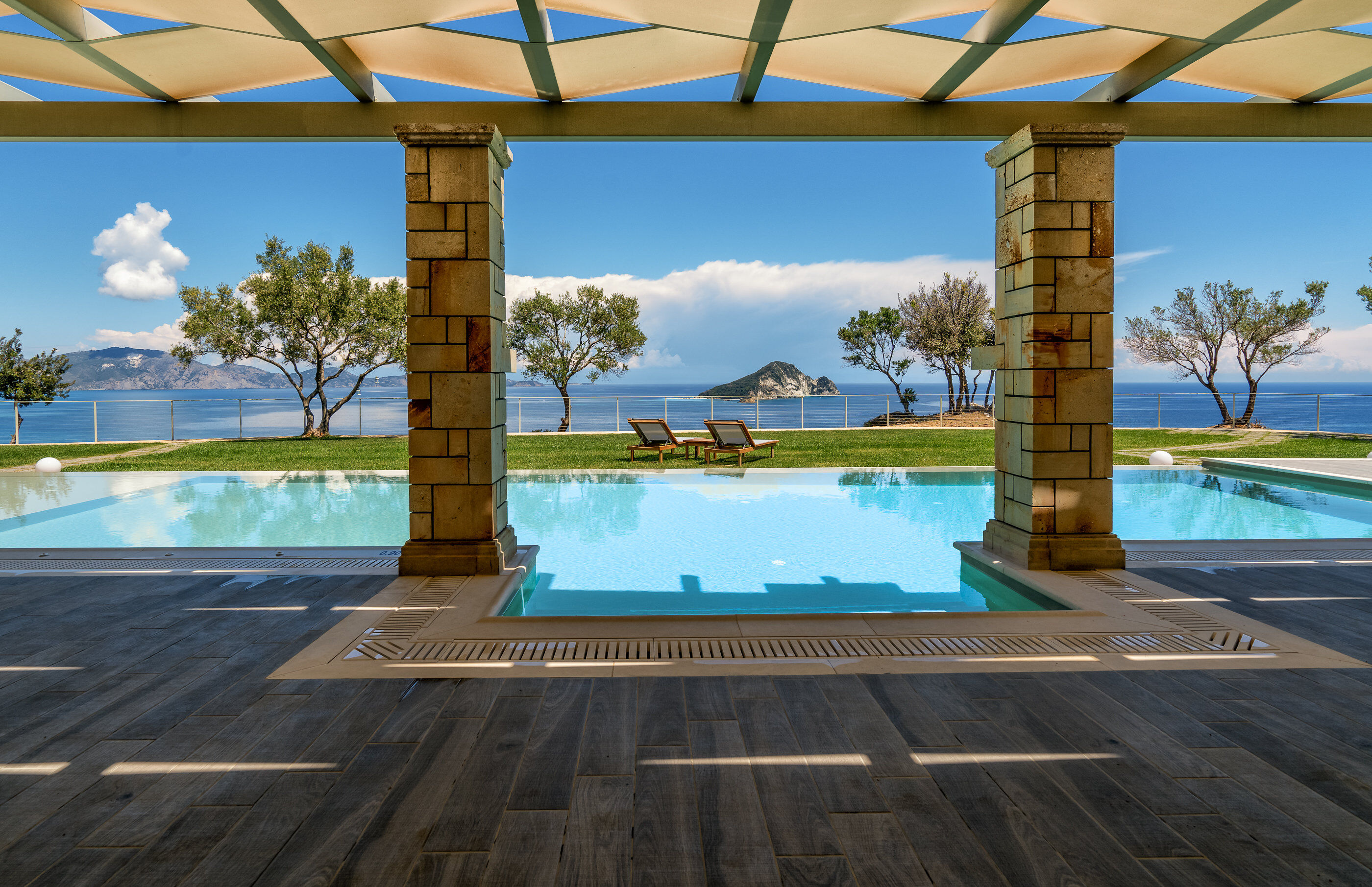 Ionian Queen Gallary Image 3