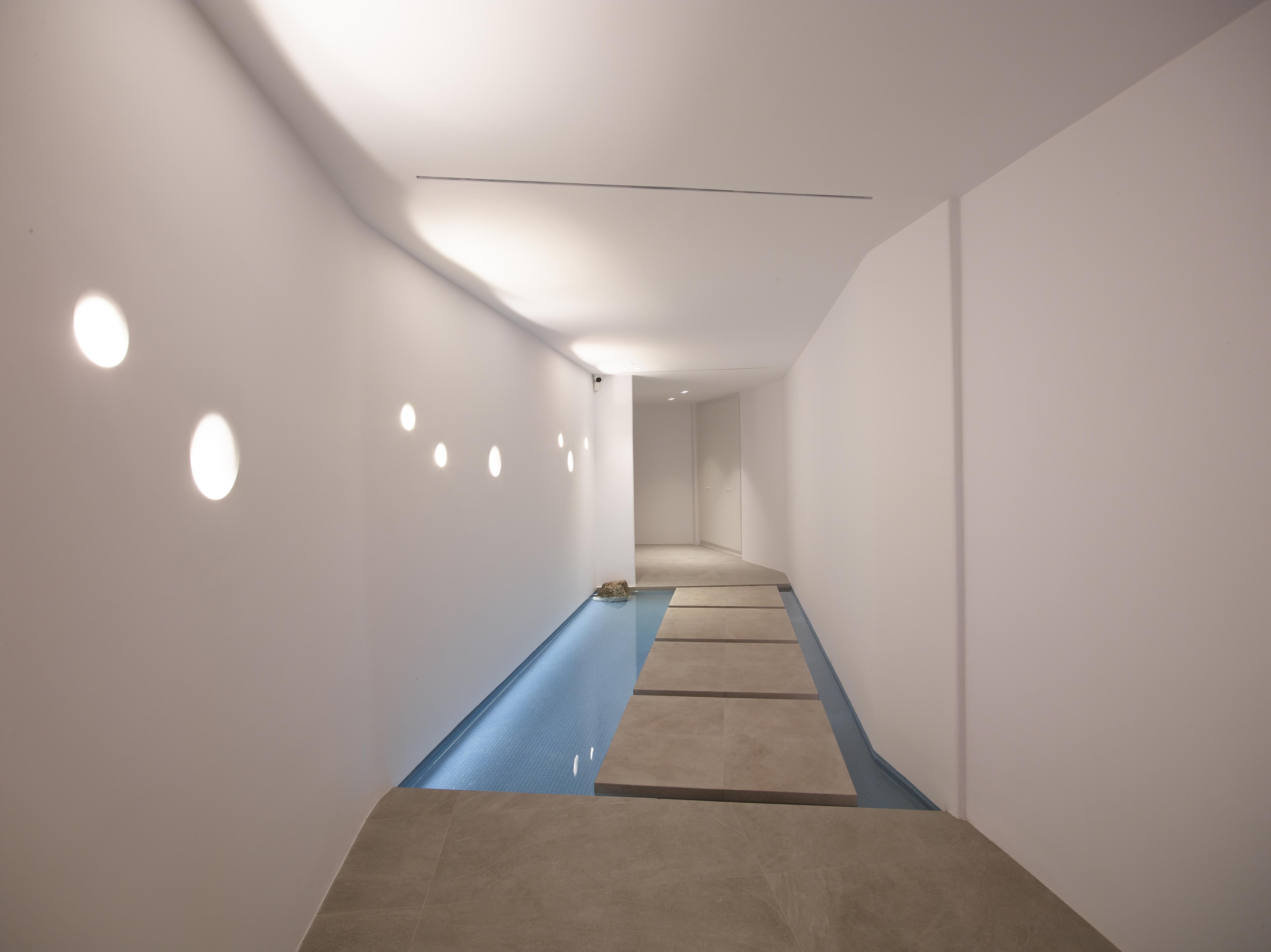 Nina Gallary Image 1