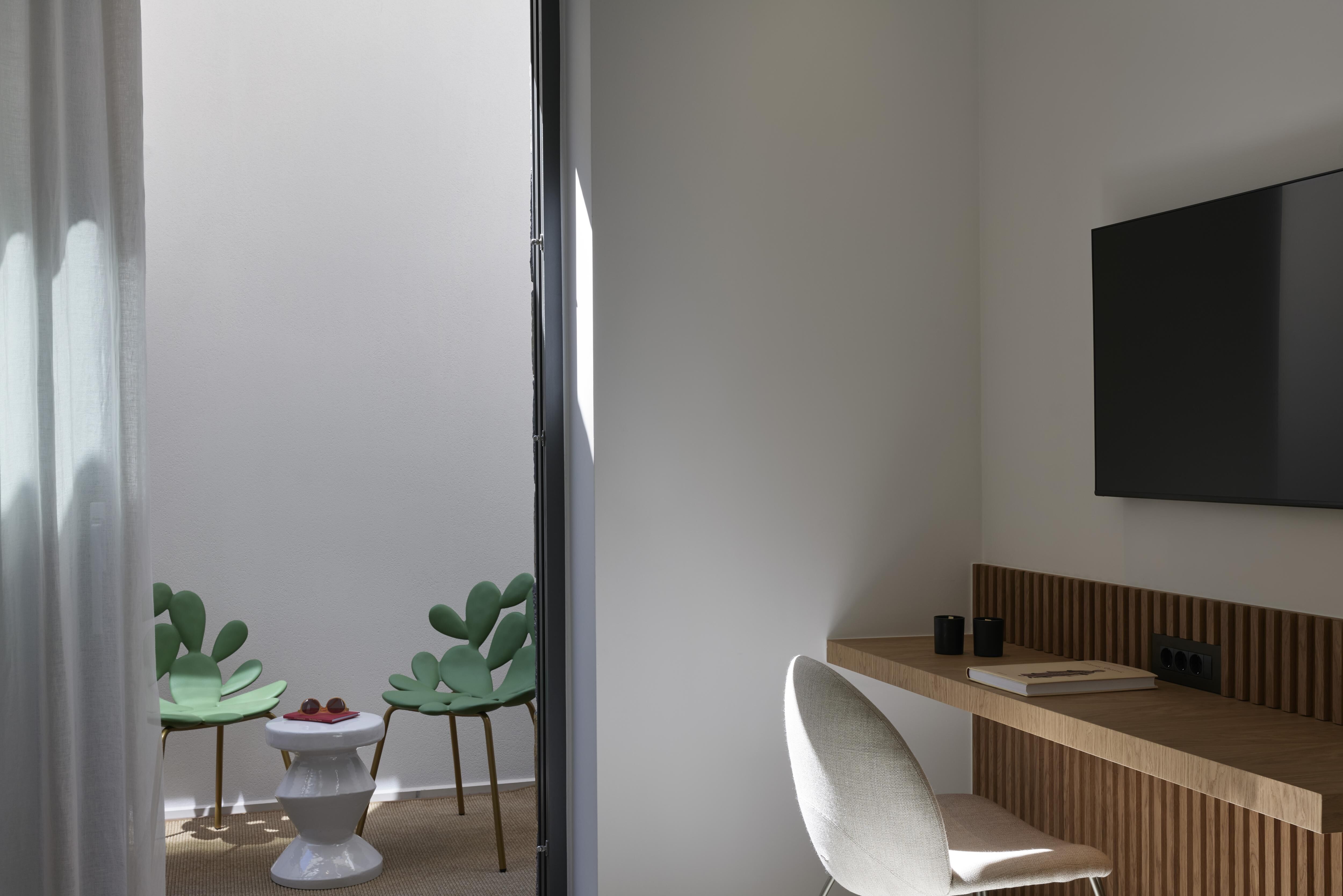 Serenelle Gallary Image 1