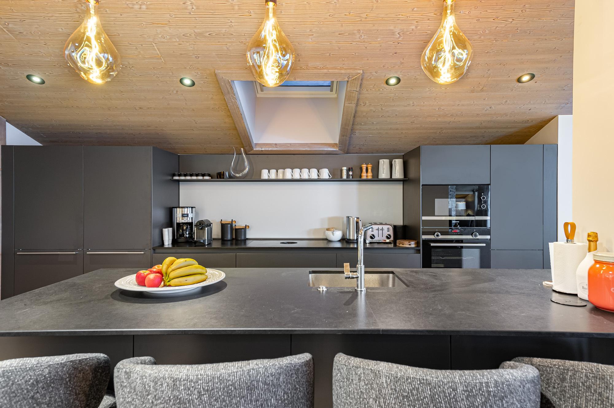 apartment-stallion-penthouse-d22-image-6