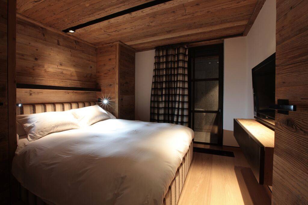 Chalet Cyanella Gallery Image 1