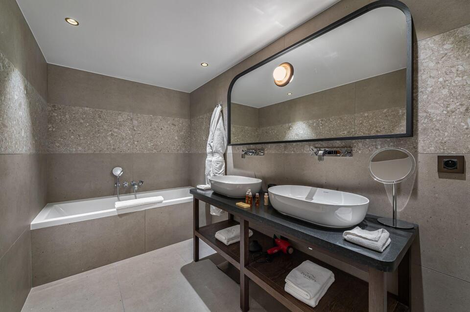 Chalet Divinity Gallery Image 4