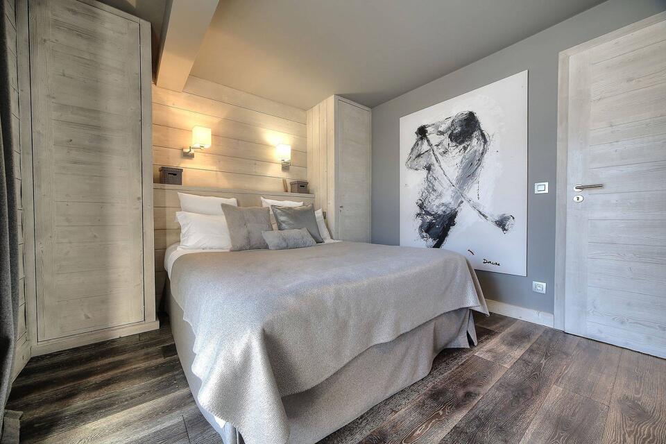 Chalet Eagle Gallery Image 1