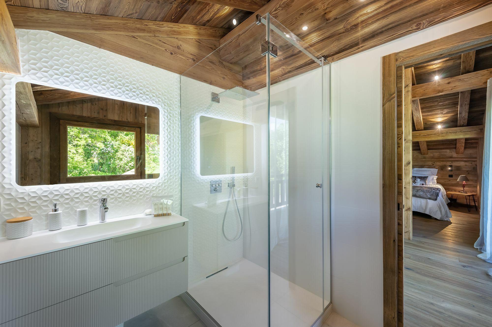 Chalet Eastwood Gallery Image 1