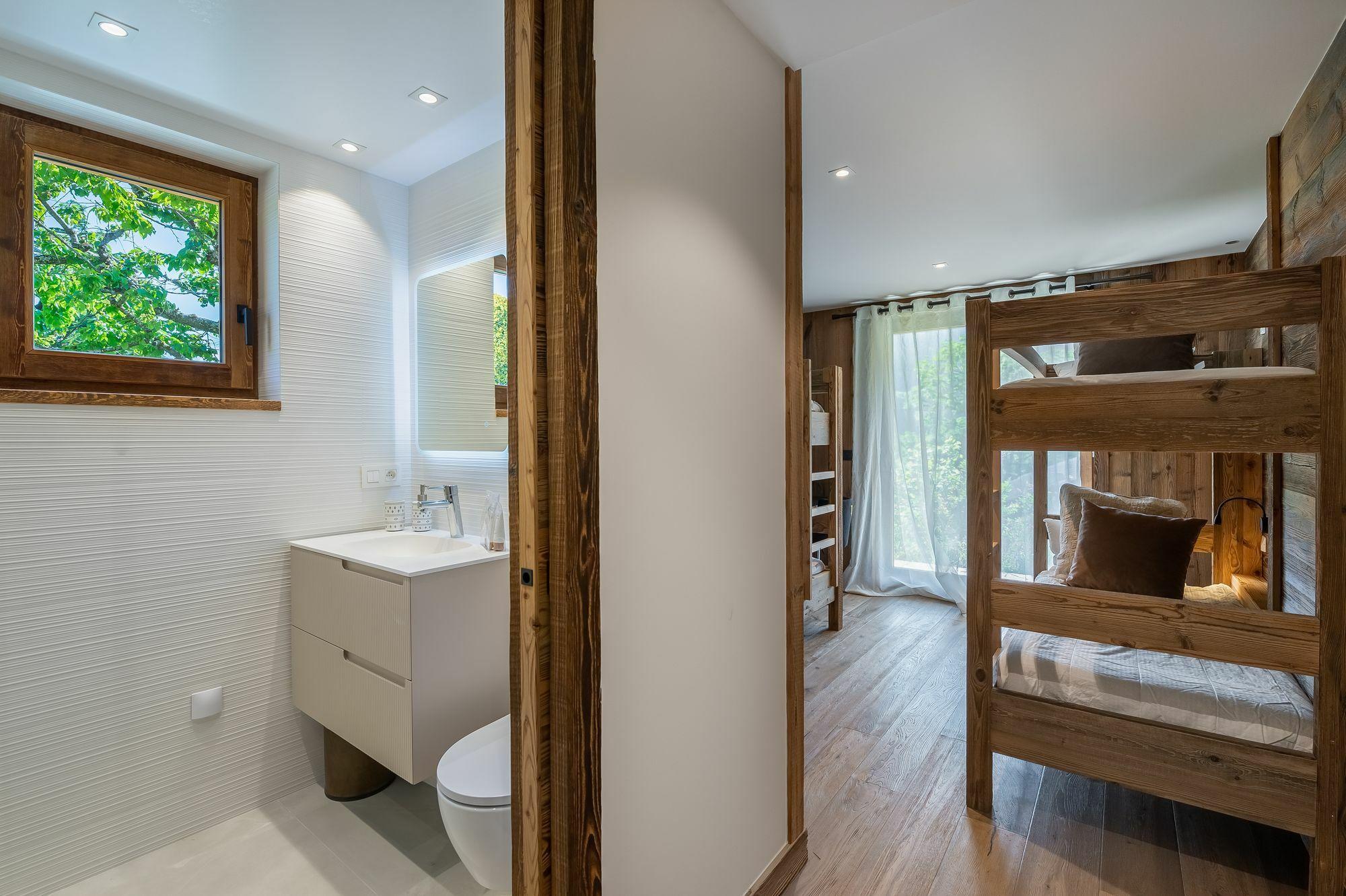 Chalet Eastwood Gallery Image 1
