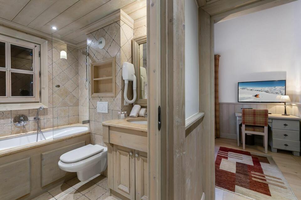 Chalet Edelston Gallery Image 6