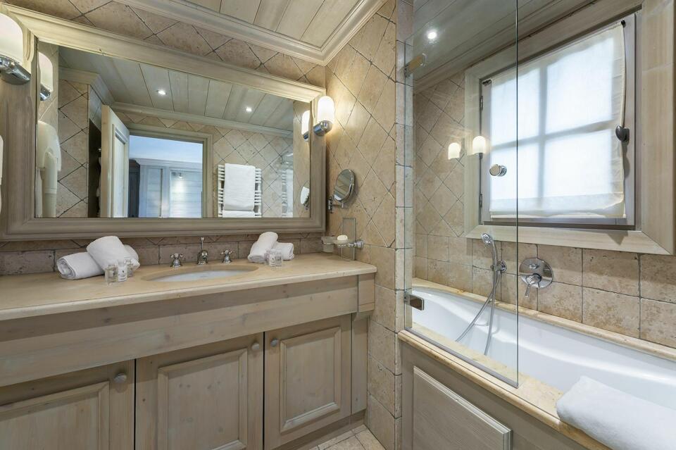 Chalet Edelston Gallery Image 4