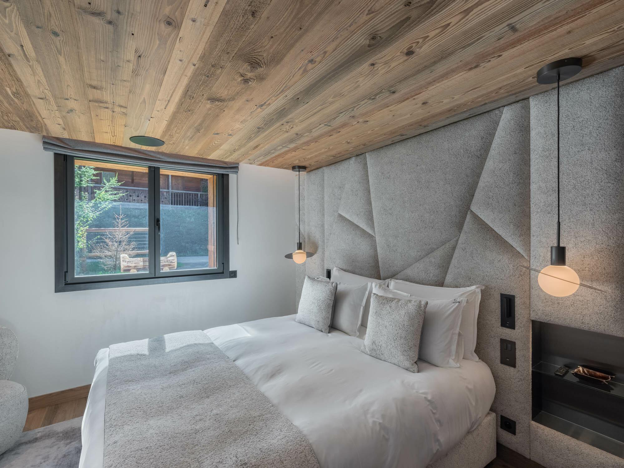 Chalet Grizzly Gallery Image 1