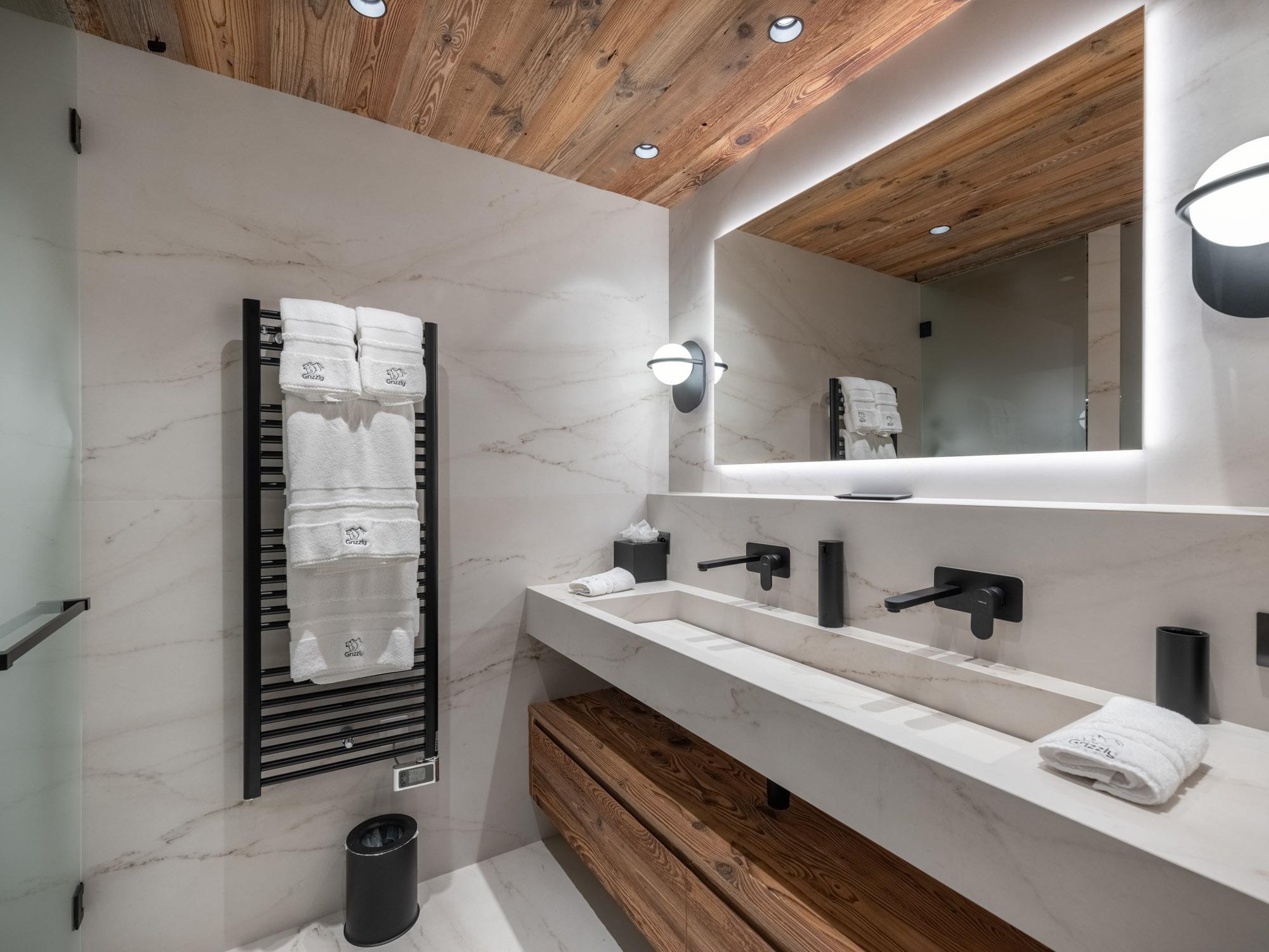 Chalet Grizzly Gallery Image 5