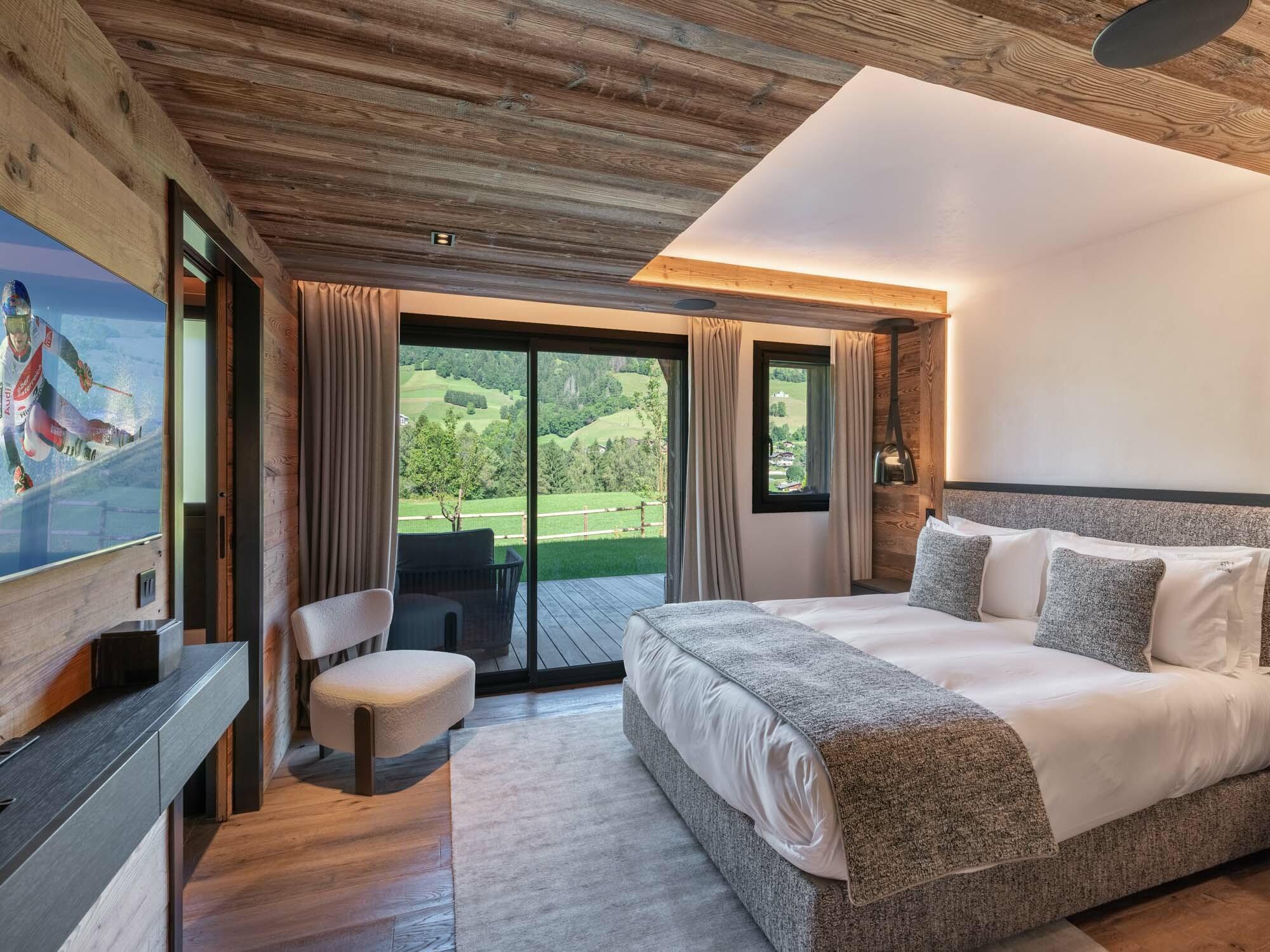 Chalet Grizzly Gallery Image 2