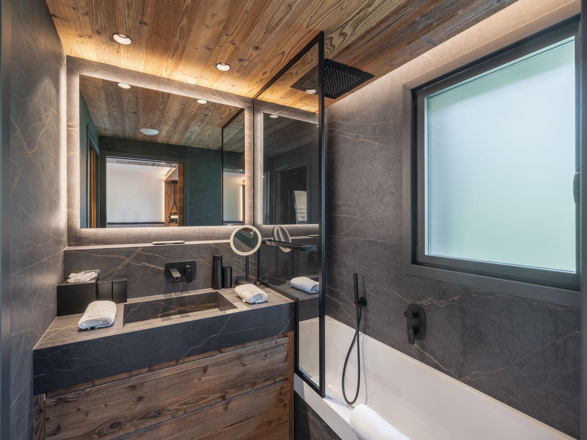 Chalet Grizzly Gallery Image 3