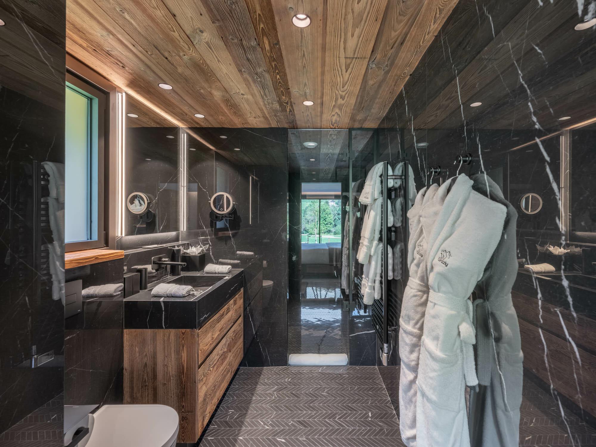 Chalet Grizzly Gallery Image 5