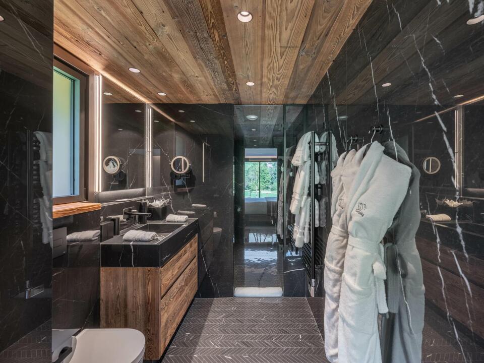 Chalet Grizzly Gallery Image 5