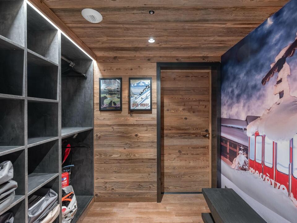 Chalet Grizzly Gallery Image 1