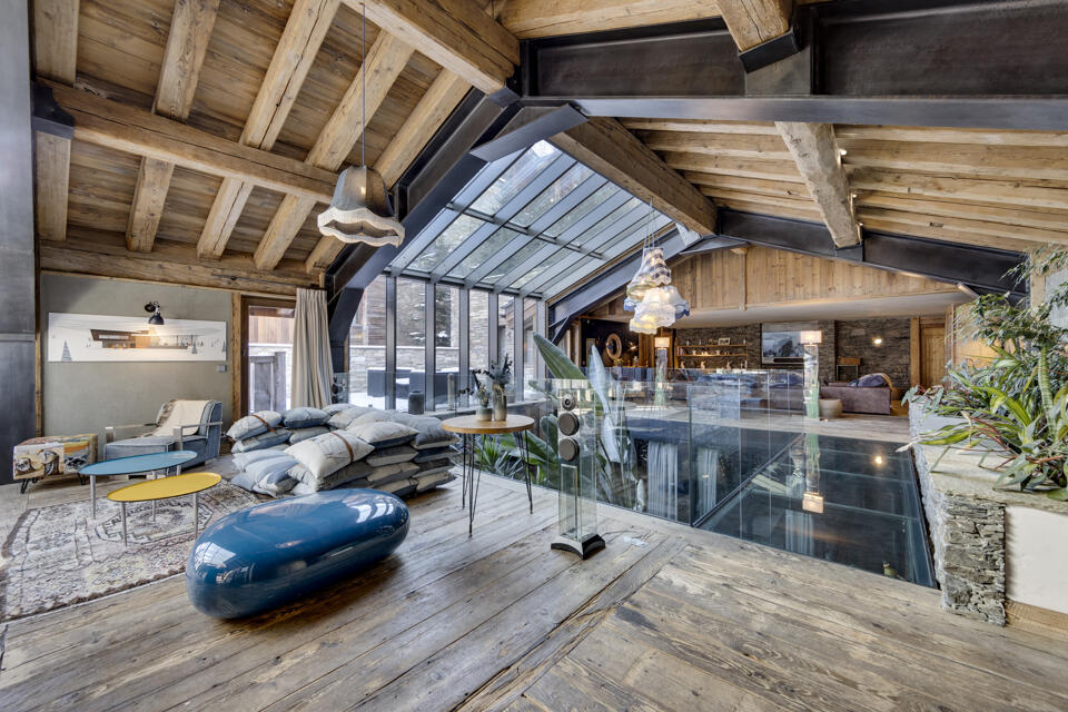 Chalet Husky Gallery Image 1