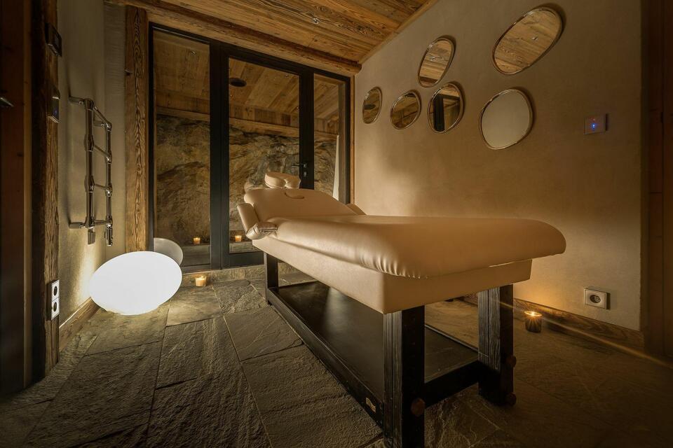 Chalet Husky Gallery Image 2