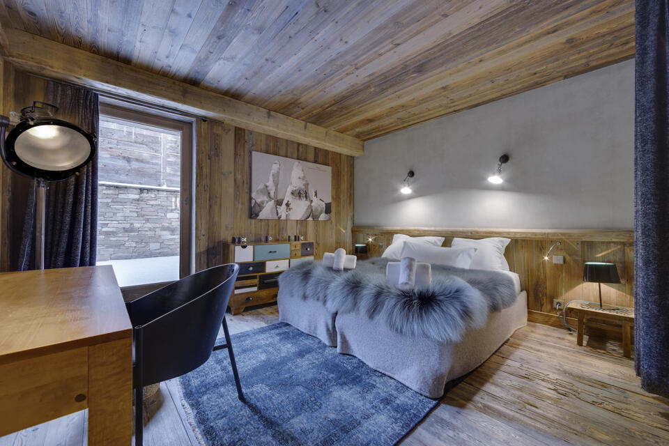 Chalet Husky Gallery Image 1