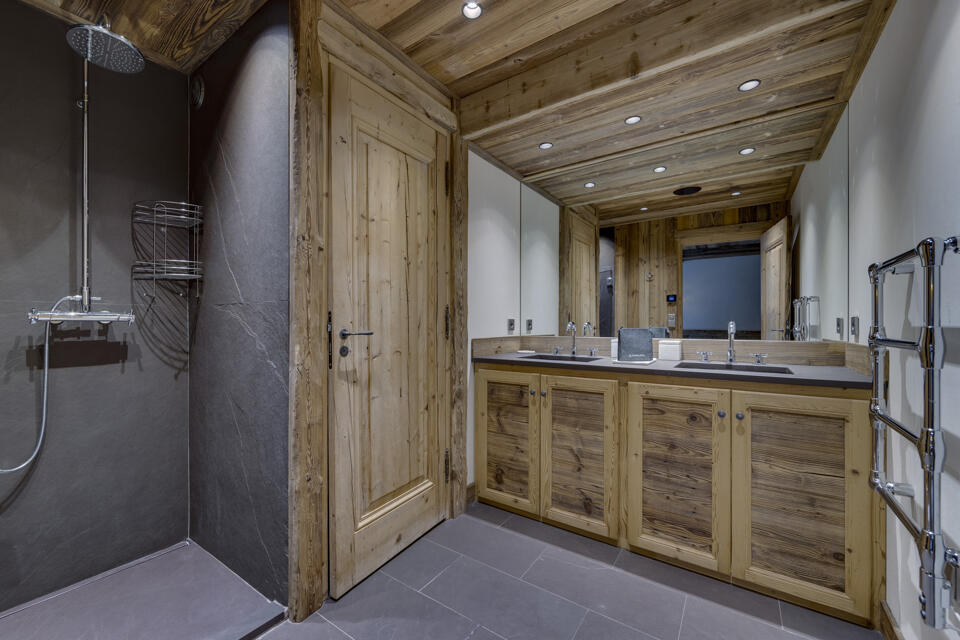 Chalet Husky Gallery Image 2