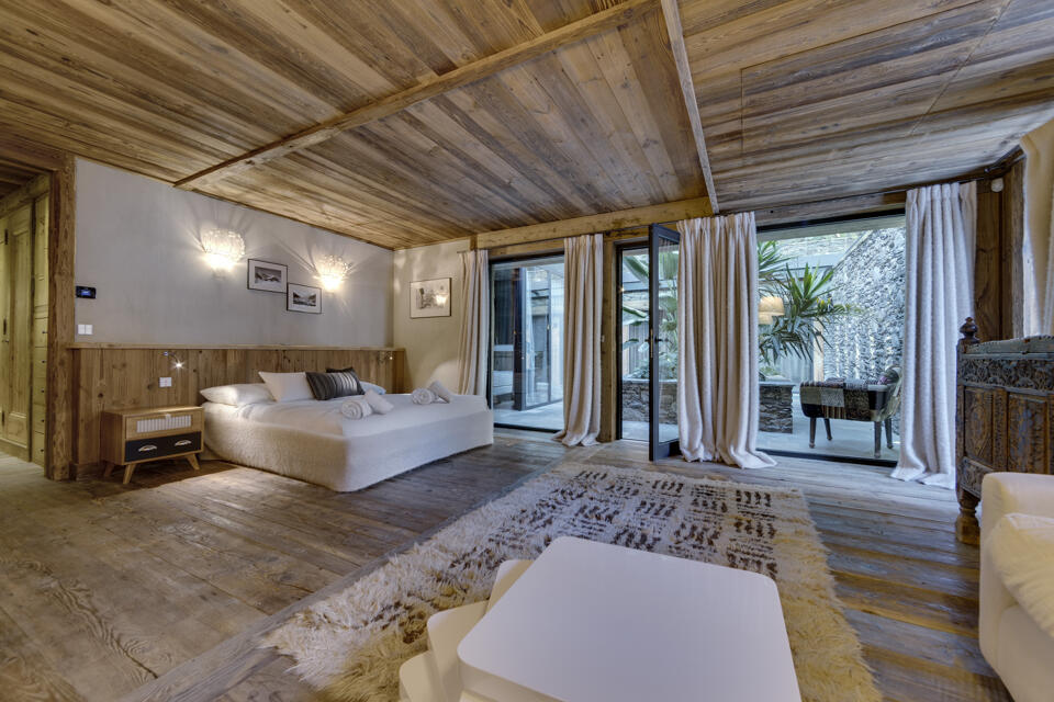 Chalet Husky Gallery Image 3