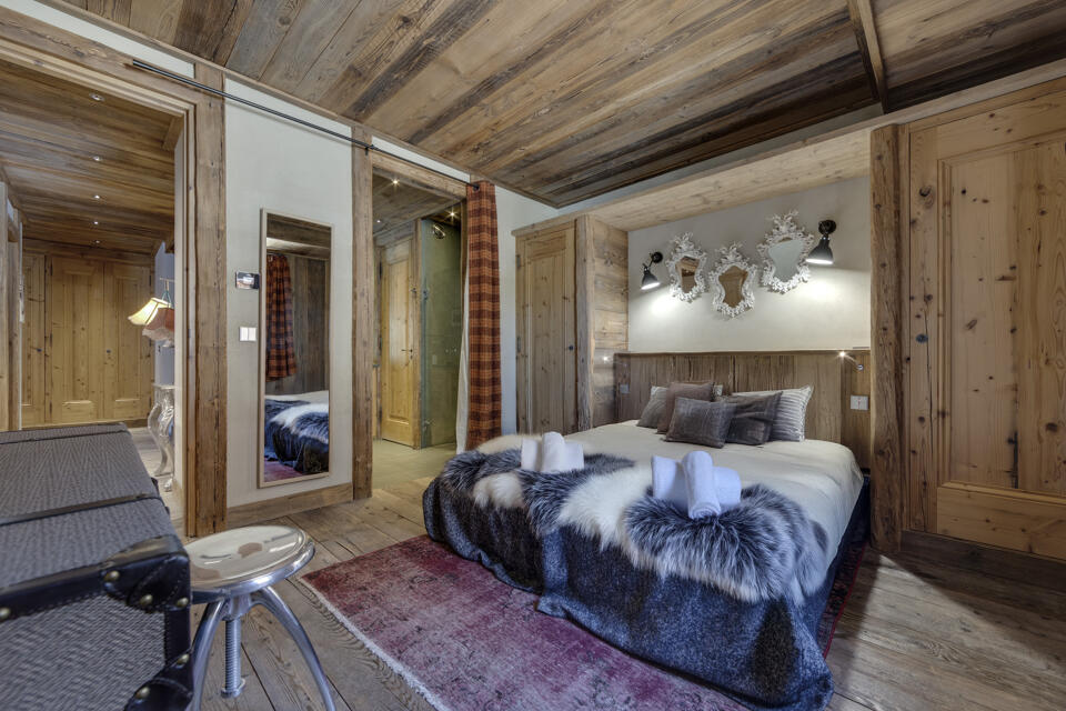 Chalet Husky Gallery Image 1