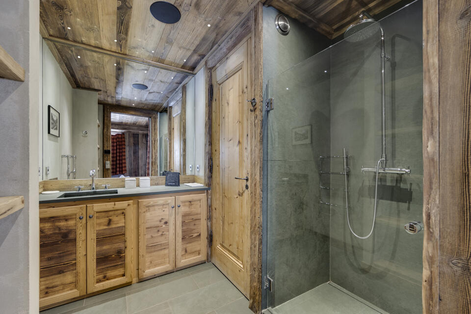 Chalet Husky Gallery Image 2