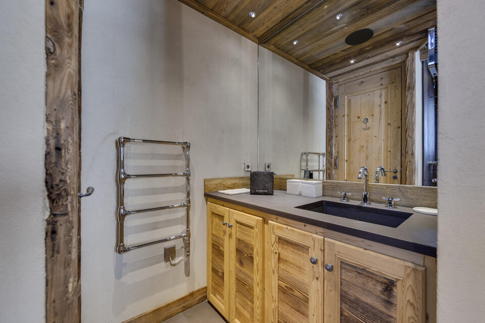 Chalet Husky Gallery Image 4