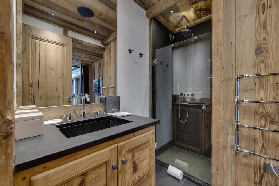 Chalet Husky Gallery Image 6