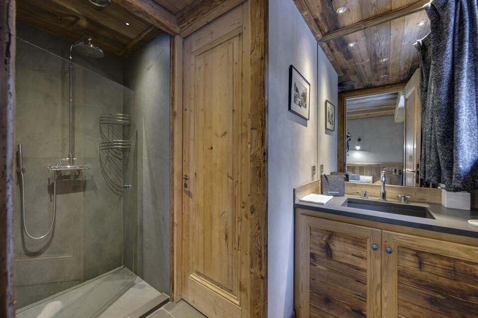Chalet Husky Gallery Image 2