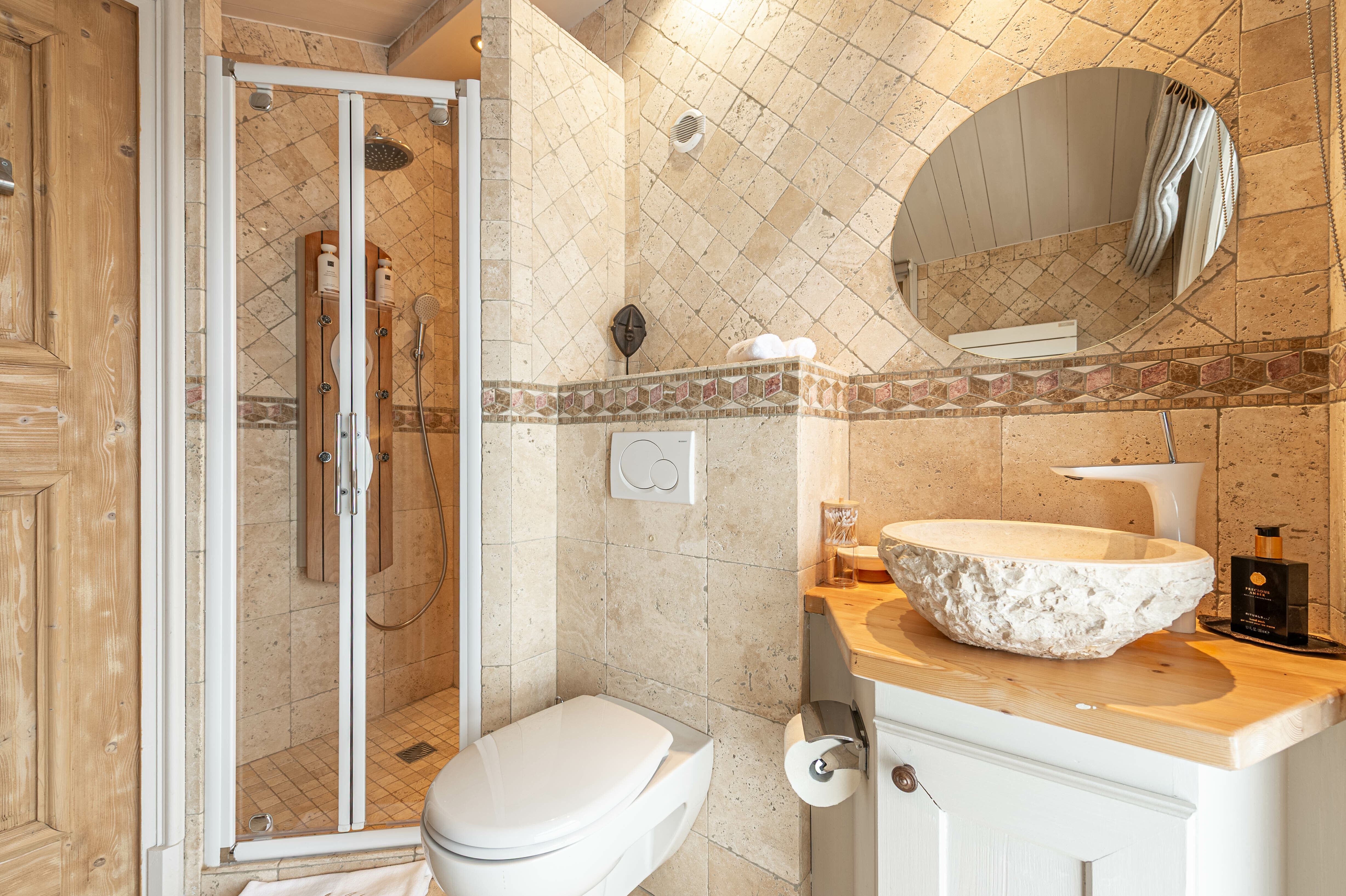 Chalet Jade Gallery Image 2