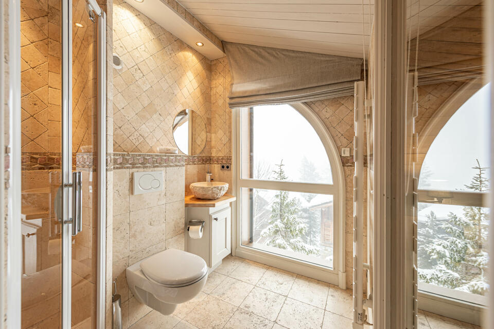 Chalet Jade Gallery Image 3