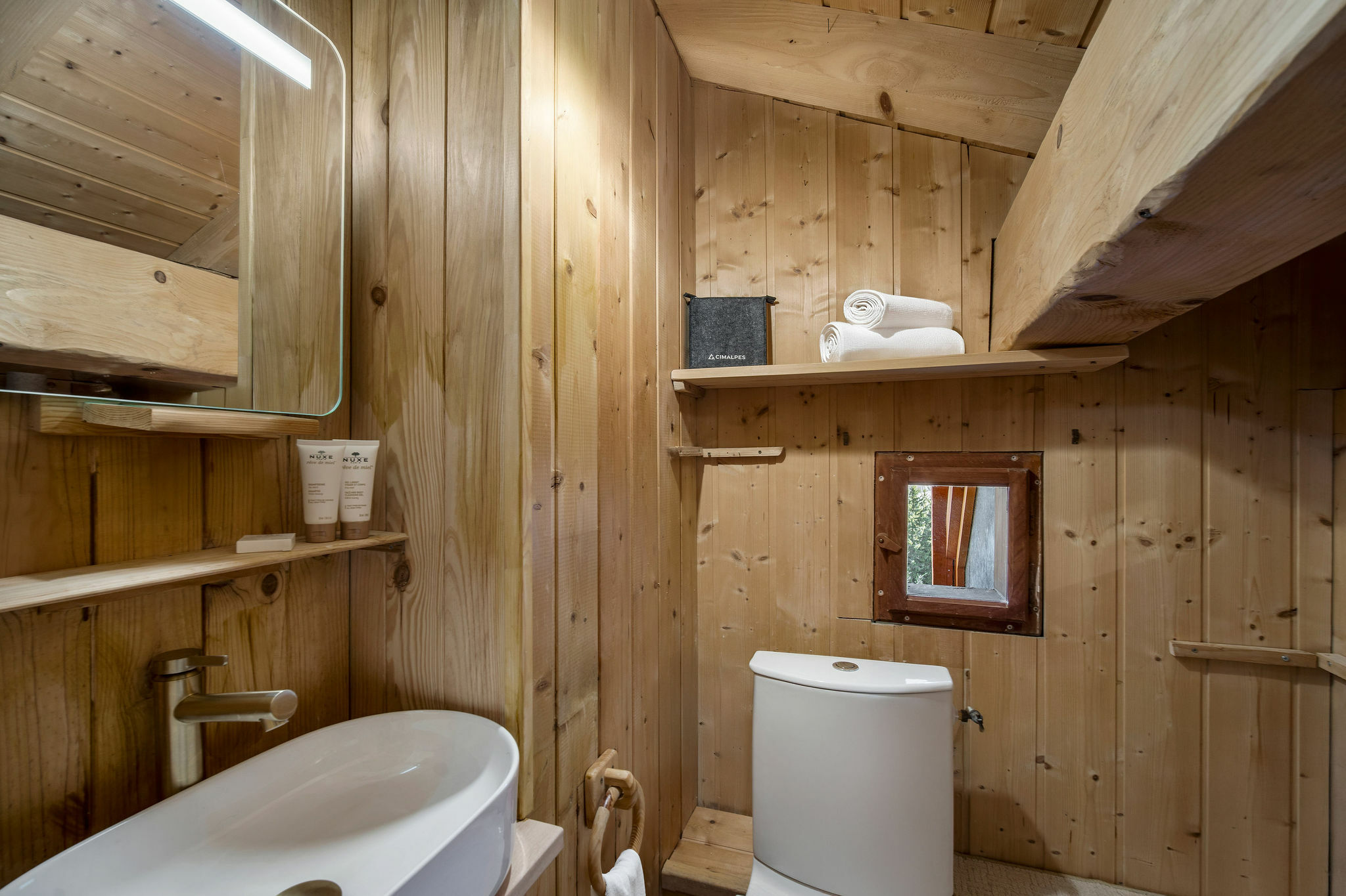 Chalet L'Ecureuil sur le toit Gallery Image 2