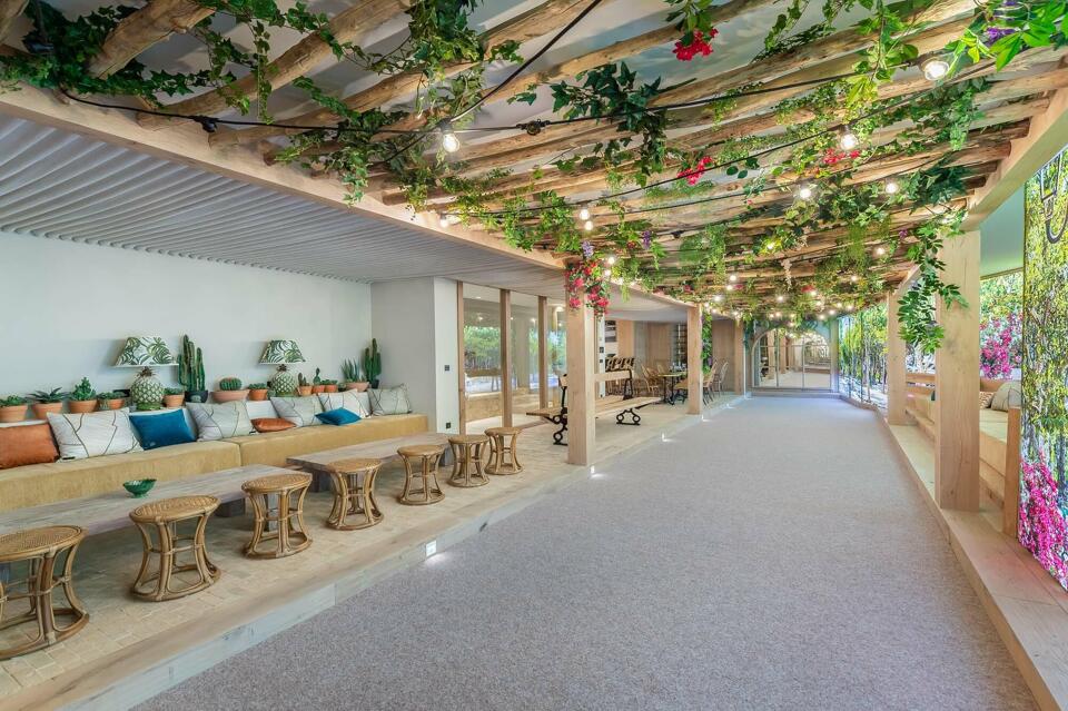 Chalet White Sand Gallery Image 5