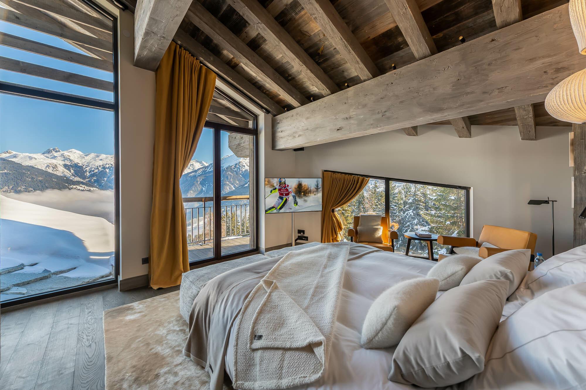 Chalet White Sand Gallery Image 1