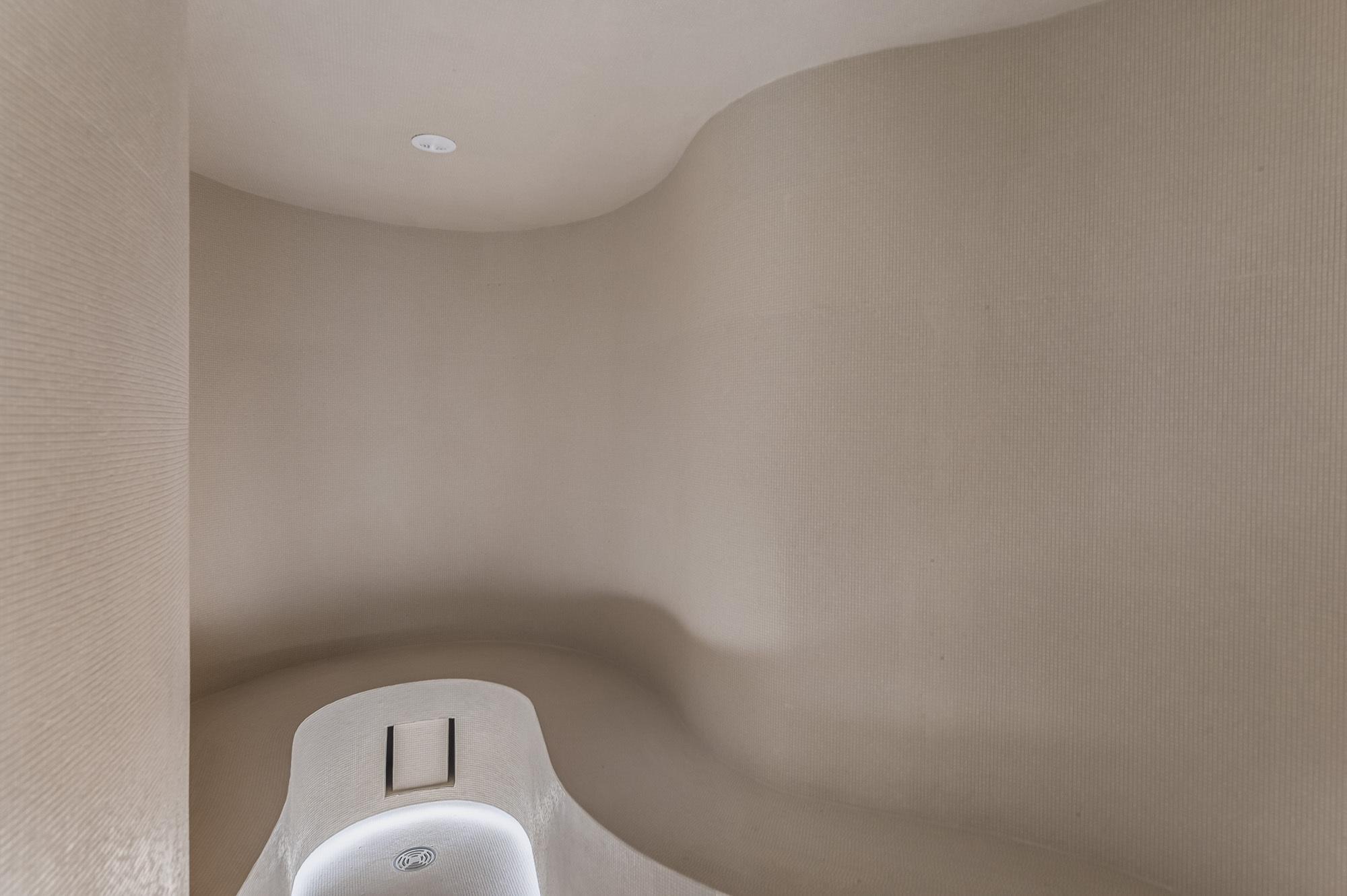 Chalet White Sand Gallery Image 1