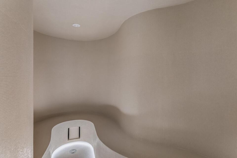 Chalet White Sand Gallery Image 1