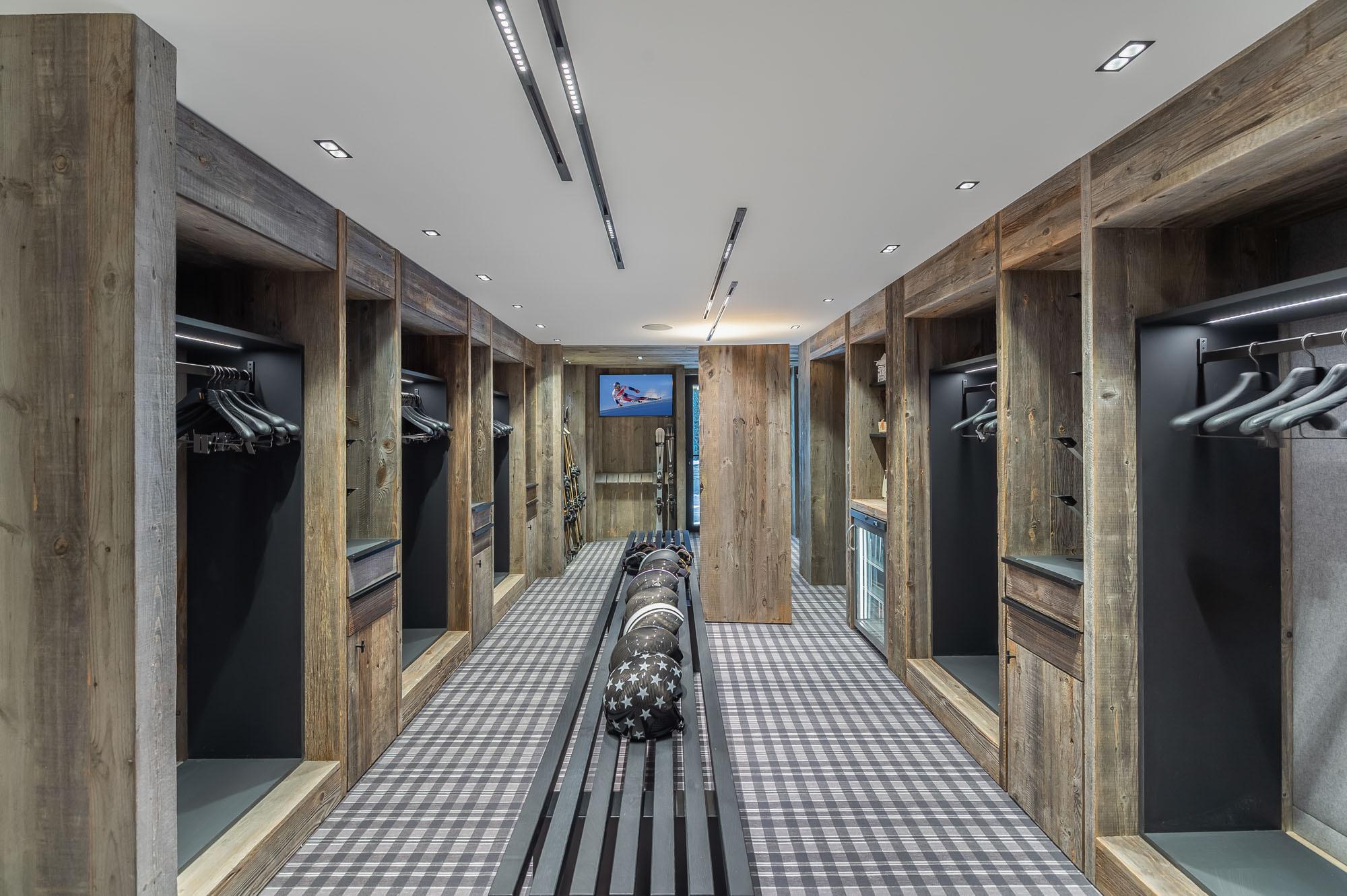 Chalet White Sand Gallery Image 1